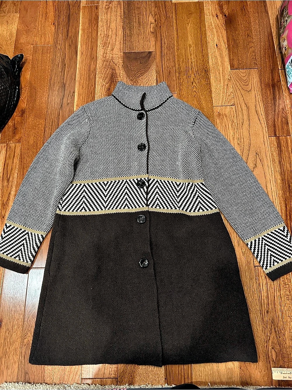 Bianca G. Geometric Knit Cardigan in brown & cream. XL